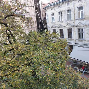 In The Center Of Проживание в семье Львов